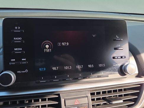 Used 2019 Honda Accord LX image 25