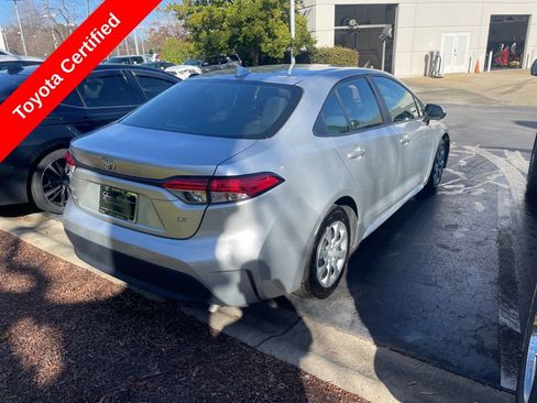 Used 2023 Toyota Corolla LE image 4