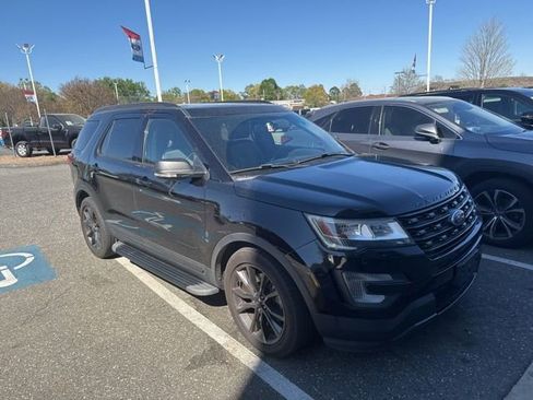 Used 2017 Ford Explorer XLT w/ Equipment Group 202A image 3