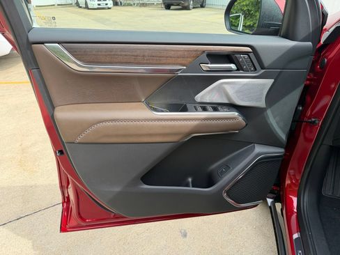 New 2026 GMC Acadia Denali Ultimate AWD/4WD image 9