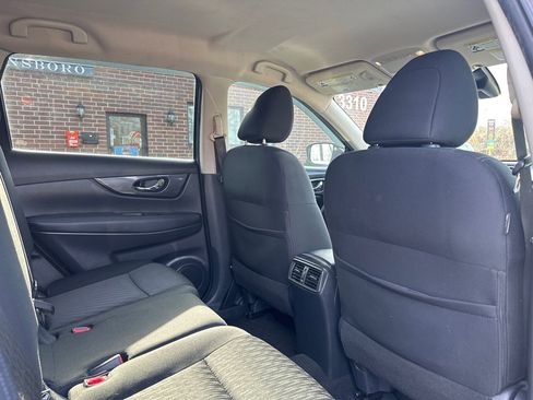 Used 2020 Nissan Rogue SV image 17