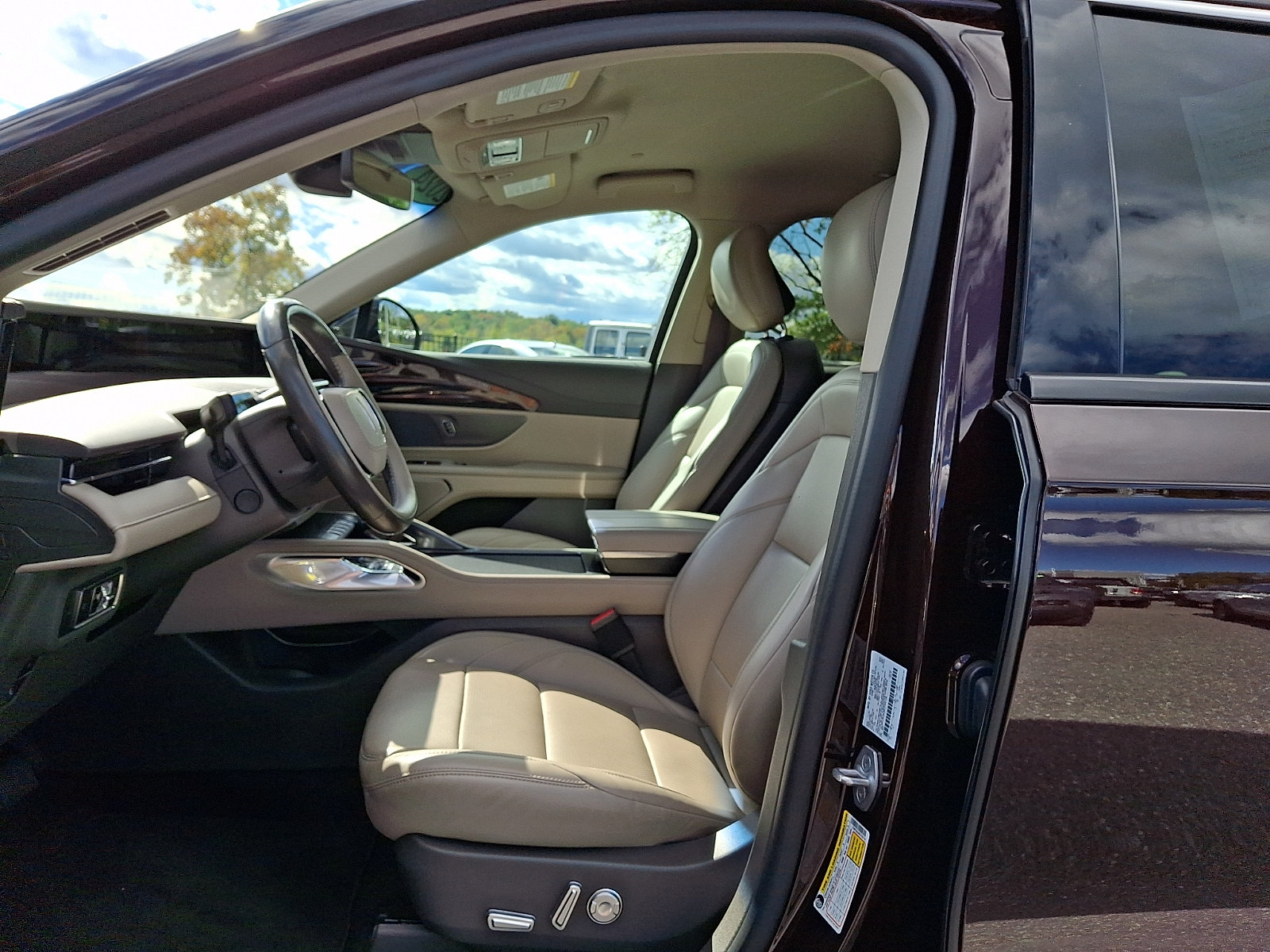 Used 2024 Lincoln Nautilus Premier AWD/4WD image 14