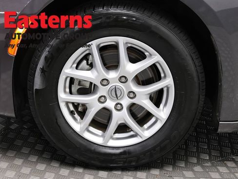 Used 2023 Chrysler Pacifica Touring-L FWD image 33