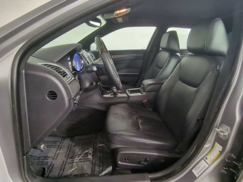 Used 2014 Chrysler 300 C RWD image 18