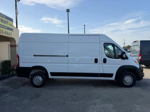 Used 2024 RAM ProMaster 2500 w/ Convenience Group FWD image 7