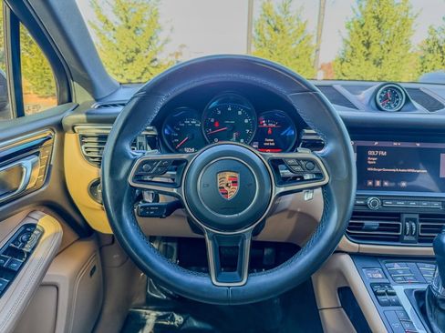Used 2019 Porsche Macan image 11