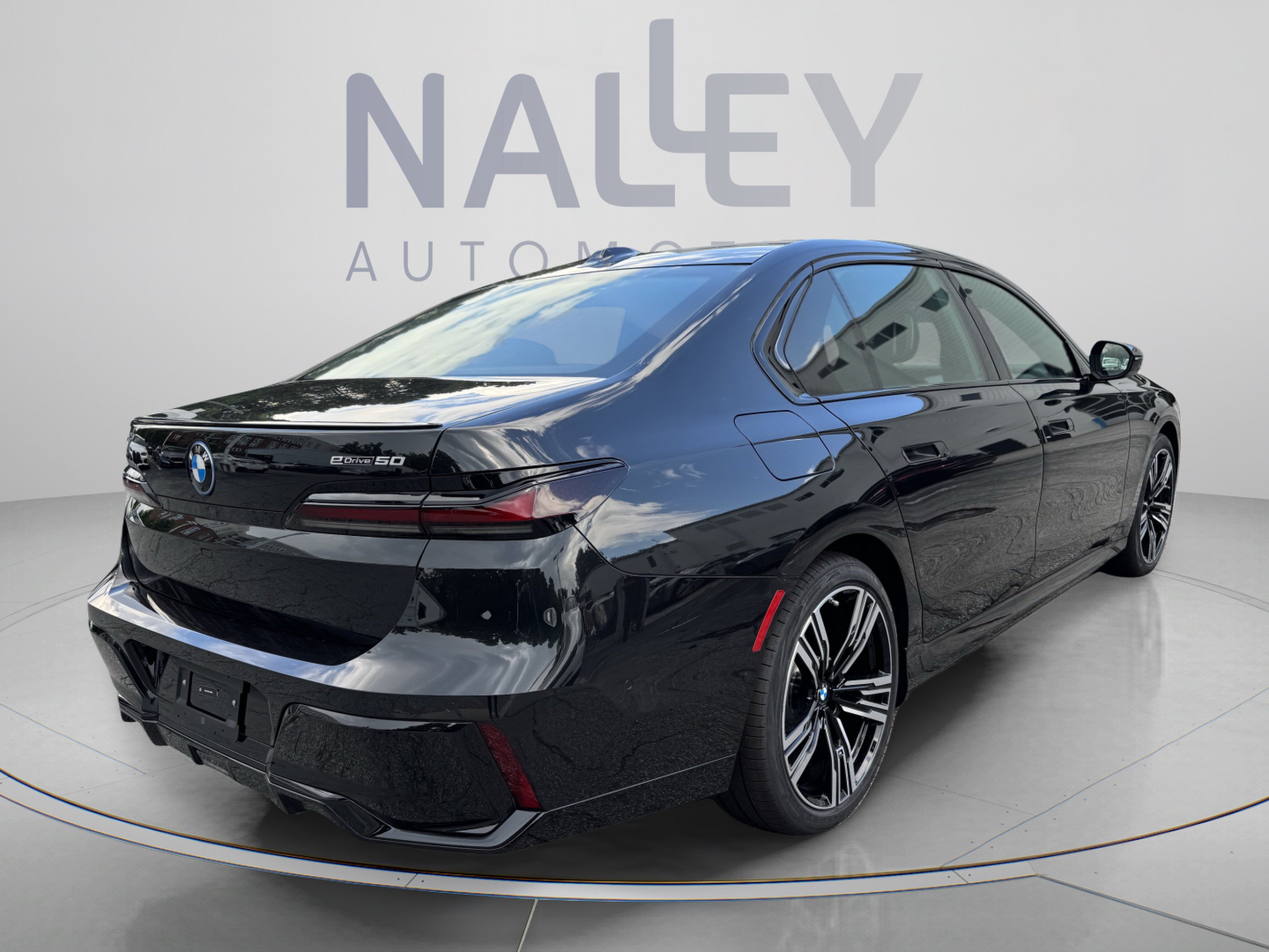 Used 2026 BMW i7 eDrive50 w/ M Sport Package RWD image 5