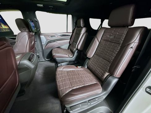 Used 2023 Cadillac Escalade ESV Sport Platinum image 26