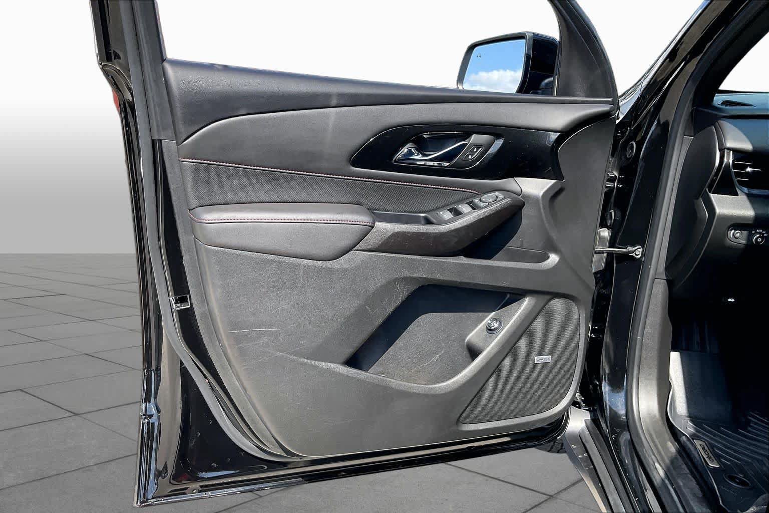 Used 2023 Chevrolet Traverse RS FWD image 20