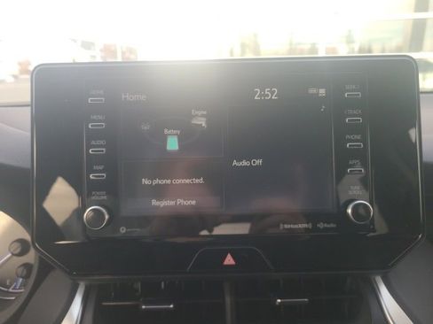 Used 2022 Toyota Venza LE image 28