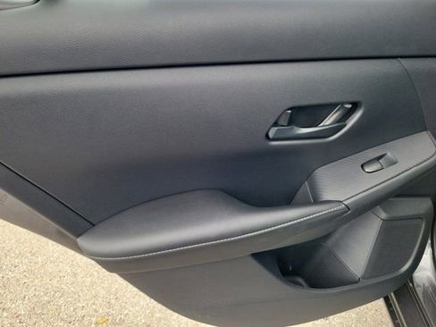 Used 2025 Nissan Sentra SV FWD image 17