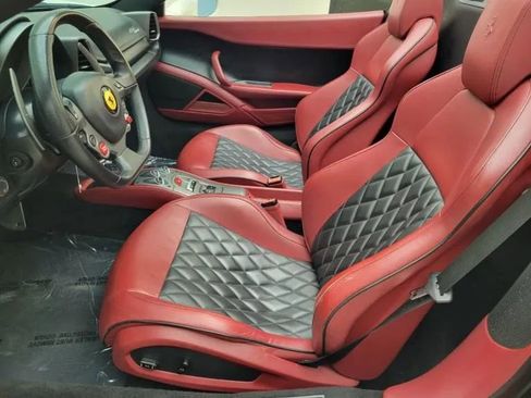 Used 2014 Ferrari 458 Spider RWD image 3