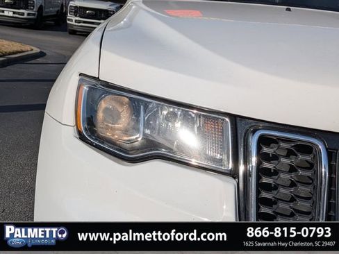 Used 2018 Jeep Grand Cherokee Limited image 10