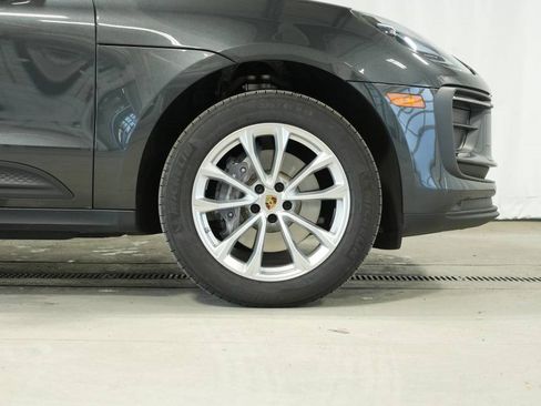 Used 2025 Porsche Macan image 40