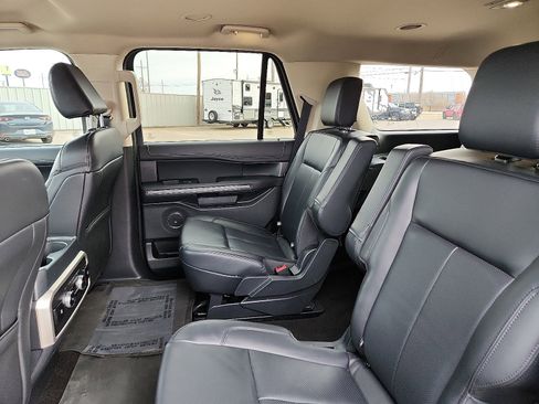 Used 2023 Ford Expedition XLT image 9