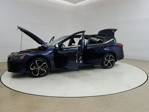 Used 2024 Nissan Altima 2.5 SR w/ SR Premium Package AWD/4WD image 10