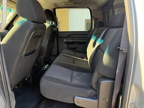 Used 2011 GMC Sierra 2500 SLE w/ SLE Preferred Package AWD/4WD image 12