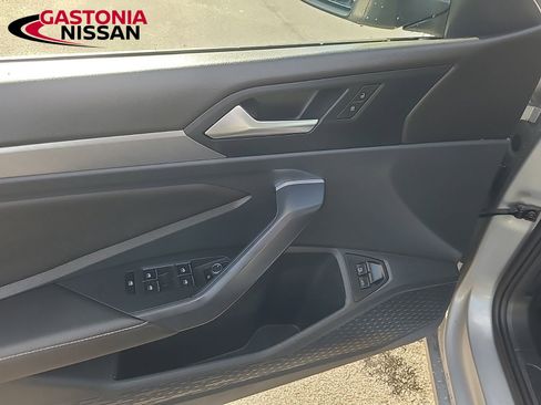 Used 2024 Volkswagen Jetta SE image 27