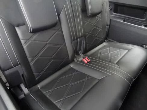 Used 2024 Volkswagen Atlas SE AWD/4WD image 15