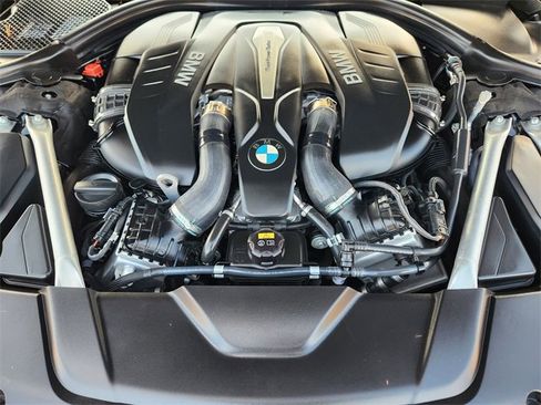 Used 2019 BMW 750i xDrive w/ Executive Package image 31