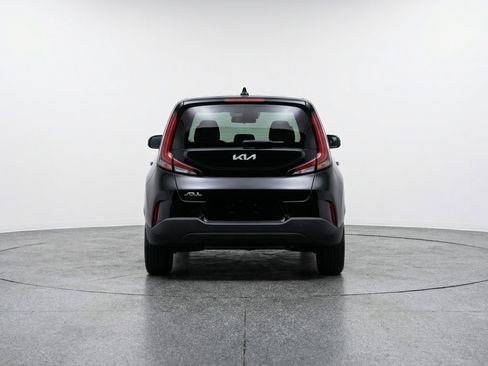 Used 2025 Kia Soul LX w/ LX Technology Package FWD image 7