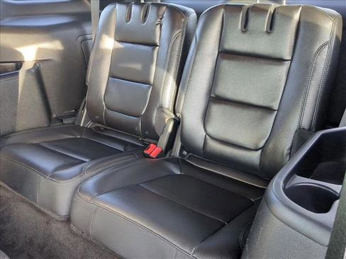 Used 2018 Ford Explorer XLT w/ Equipment Group 202A FWD image 19