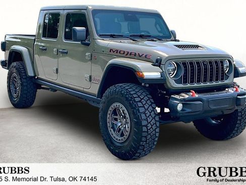 Used 2026 Jeep Gladiator Mojave AWD/4WD image 1