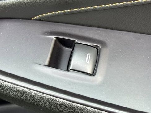 Used 2020 Chevrolet Traverse RS image 23