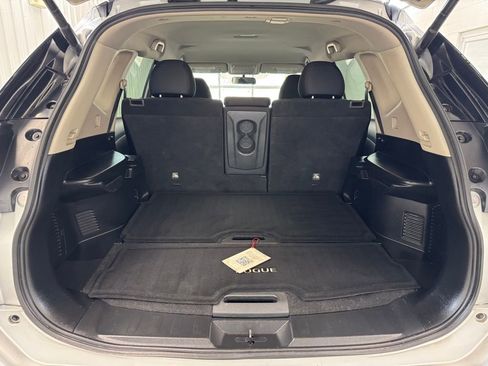 Used 2018 Nissan Rogue SV image 23