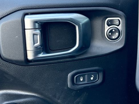 Used 2024 Jeep Gladiator Rubicon w/ Convenience Group image 13