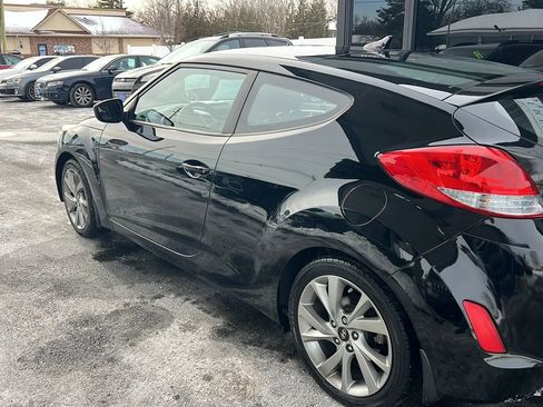 Used 2016 Hyundai Veloster image 3
