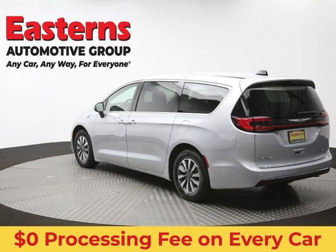 Used 2023 Chrysler Pacifica Touring-L FWD image 66