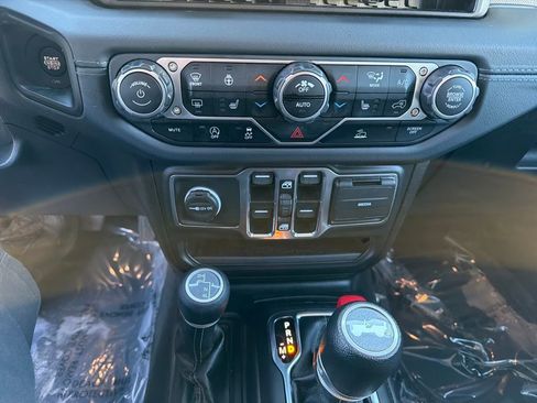 Used 2024 Jeep Wrangler Sahara image 25