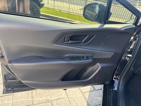 Used 2023 Toyota Prius LE FWD image 10