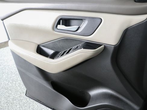 Used 2024 Nissan Rogue SV FWD image 21