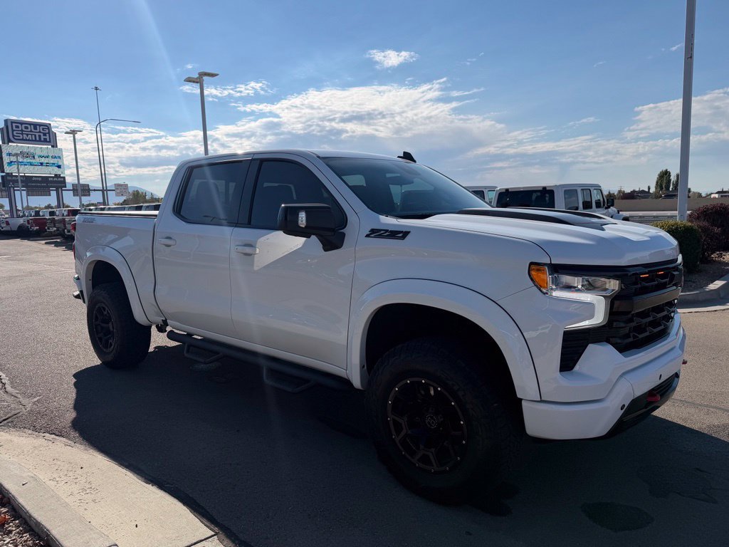 Used 2024 Chevrolet Silverado 1500 LT Trail Boss w/ LT Trail Boss Premium Package AWD/4WD image 6