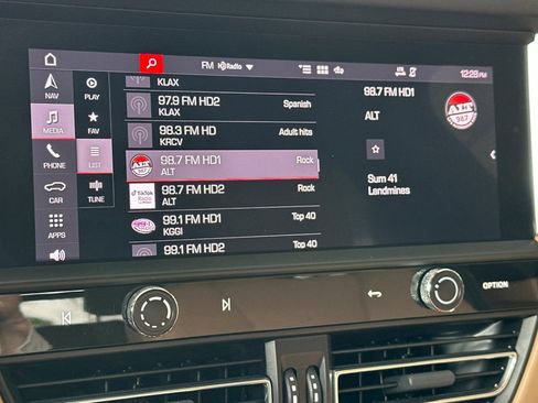 Certified 2023 Porsche Macan image 18