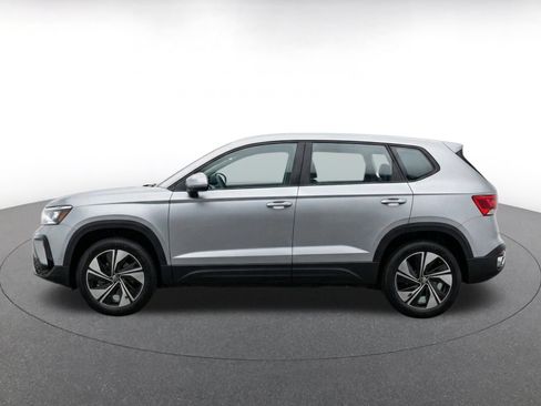 Used 2026 Volkswagen Taos SE AWD/4WD image 4