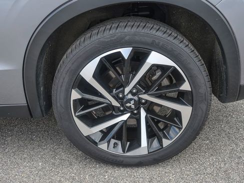 Used 2022 Mitsubishi Outlander SE AWD/4WD image 16