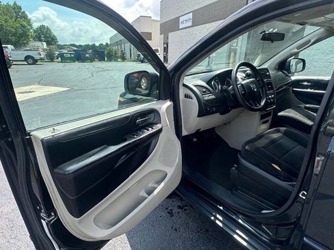Used 2013 Dodge Grand Caravan SE FWD image 10