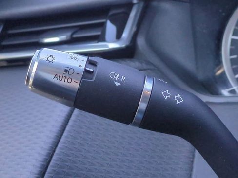 Used 2022 Land Rover Range Rover Velar R-Dynamic S image 26