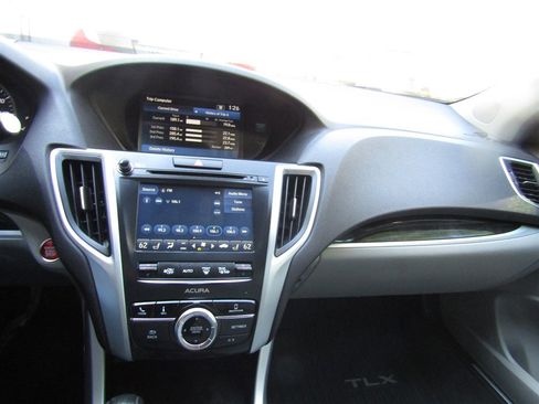 Used 2018 Acura TLX image 30