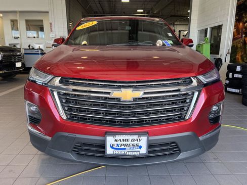 Used 2023 Chevrolet Traverse LT AWD/4WD image 2