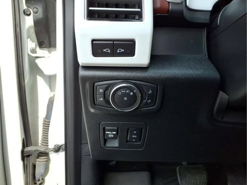 Used 2020 Ford F150 Platinum w/ Equipment Group 701A Luxury AWD/4WD image 18
