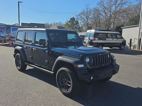 Used 2025 Jeep Wrangler Sport S image 15