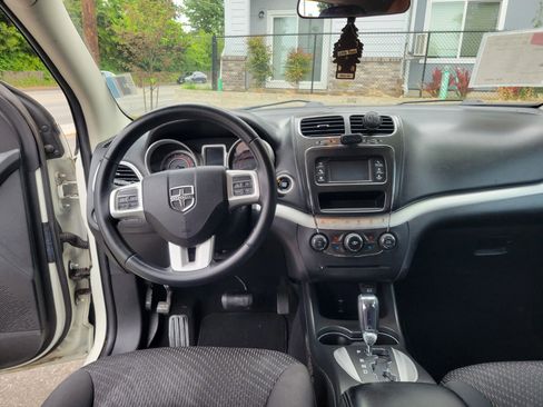 Used 2017 Dodge Journey SE w/ Flexible Seating Group FWD image 7
