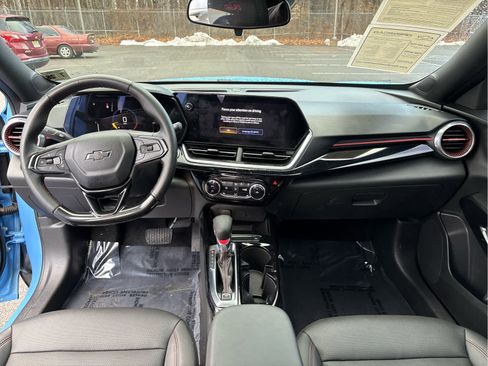 Used 2024 Chevrolet Trax RS w/ Sunroof Package image 13