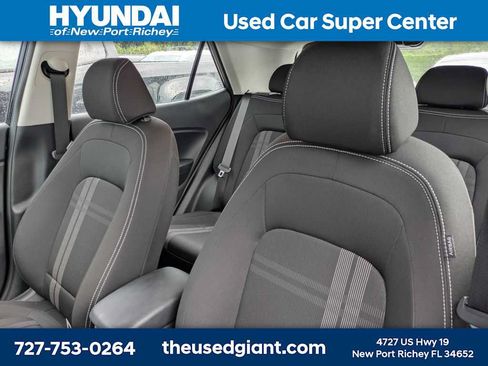Certified 2023 Hyundai Venue SEL FWD image 3