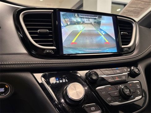 Used 2021 Chrysler Pacifica Touring w/ Cold Weather Group image 20