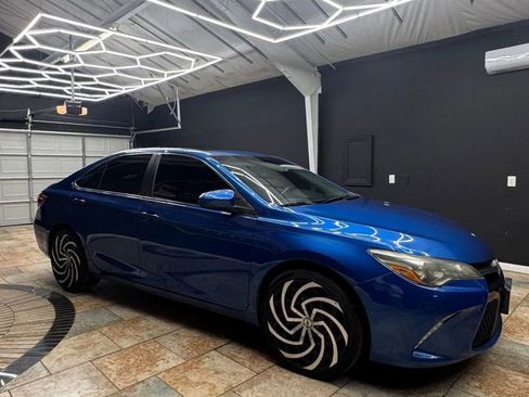 Used 2016 Toyota Camry SE image 4